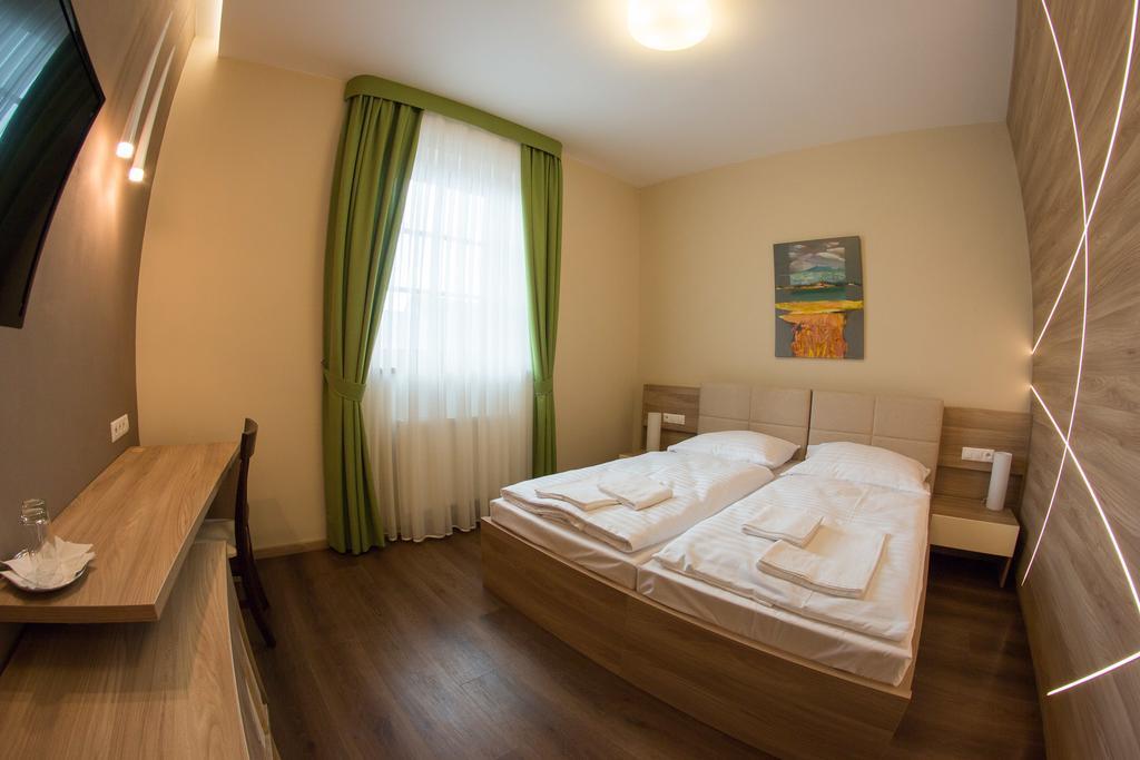 Penzion Tri Koruny Spisska Stara Ves Buitenkant foto